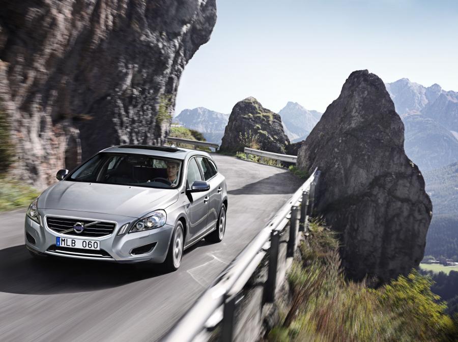  Volvo V60 Plug-in Hybrid 2011 года  (фото 68 из 68)